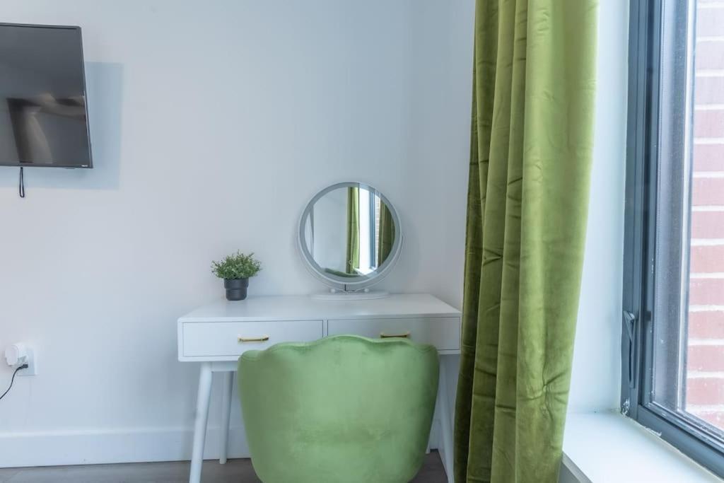2 Bedroom 2 Bath Suite, Near American Dream And The Airport, Free Parking, King Bed And 2 Queen Beds, Washer And Dryer Orange المظهر الخارجي الصورة