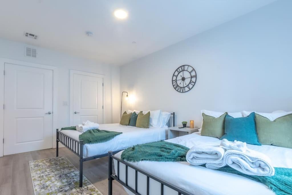 2 Bedroom 2 Bath Suite, Near American Dream And The Airport, Free Parking, King Bed And 2 Queen Beds, Washer And Dryer Orange المظهر الخارجي الصورة