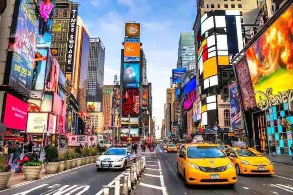2 Bedroom 2 Bath Suite, Near American Dream And The Airport, Free Parking, King Bed And 2 Queen Beds, Washer And Dryer Orange المظهر الخارجي الصورة