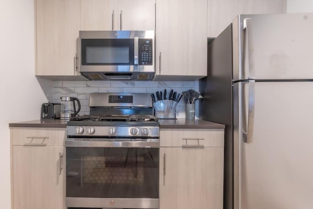 2 Bedroom 2 Bath Suite, Near American Dream And The Airport, Free Parking, King Bed And 2 Queen Beds, Washer And Dryer Orange المظهر الخارجي الصورة