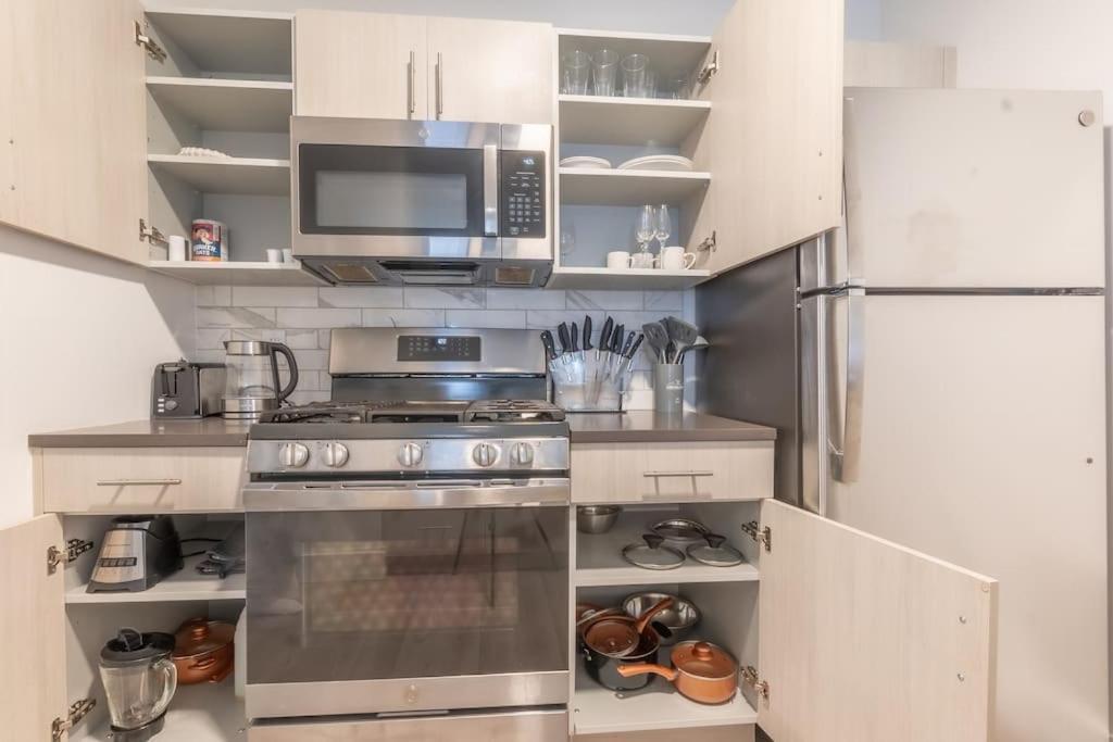 2 Bedroom 2 Bath Suite, Near American Dream And The Airport, Free Parking, King Bed And 2 Queen Beds, Washer And Dryer Orange المظهر الخارجي الصورة