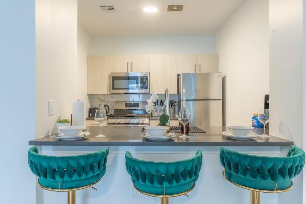 2 Bedroom 2 Bath Suite, Near American Dream And The Airport, Free Parking, King Bed And 2 Queen Beds, Washer And Dryer Orange المظهر الخارجي الصورة