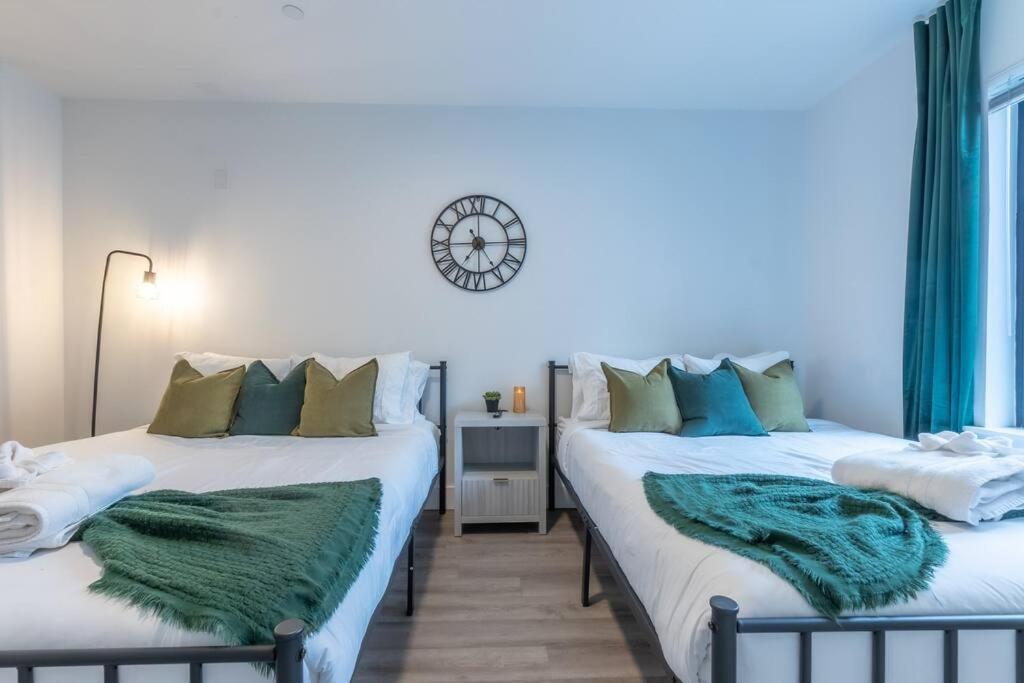 2 Bedroom 2 Bath Suite, Near American Dream And The Airport, Free Parking, King Bed And 2 Queen Beds, Washer And Dryer Orange المظهر الخارجي الصورة